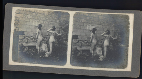 Femmes nues admirant - , un